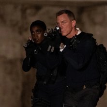 No Time To Die: Daniel Craig durante una scena d'azione