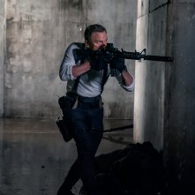 No Time To Die: Daniel Craig in una sequenza d'azione