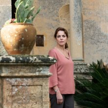 Sulla giostra: Claudia Gerini in una sequenza