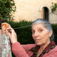 Sulla giostra: Lucia Sardo in una scena