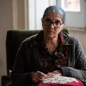 Sulla giostra: Lucia Sardo in una scena del film