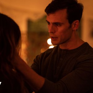 Every Breath You Take - Senza respiro: Sam Claflin in una scena del film