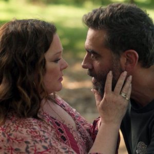 Nove perfetti sconosciuti: Melissa McCarthy e Bobby Cannavale in una scena