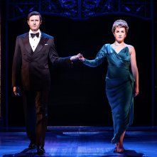 Diana - Il Musical: Jeanna de Waal insieme a Roe Hartrampf in una scena del musical