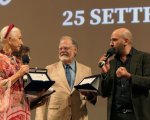 Checco Zalone ed Helen Mirren: il siparietto tutto da ridere al Bifest 2021 (VIDEO)