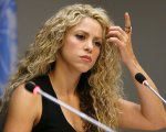 Shakira aggredita e 'derubata' dai cinghiali: ecco cosa è successo