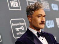 James Bond, Taika Waititi si propone come sostituto di Daniel Craig: 'Sono qui'