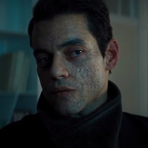 No Time To Die: Rami Malek in una scena