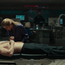 Infinite: una scena con Mark Wahlberg e Jóhannes Haukur Jóhannesson