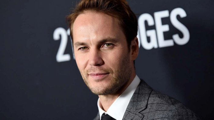 Painkiller: Taylor Kitsch nel cast della serie diretta da Peter Berg
