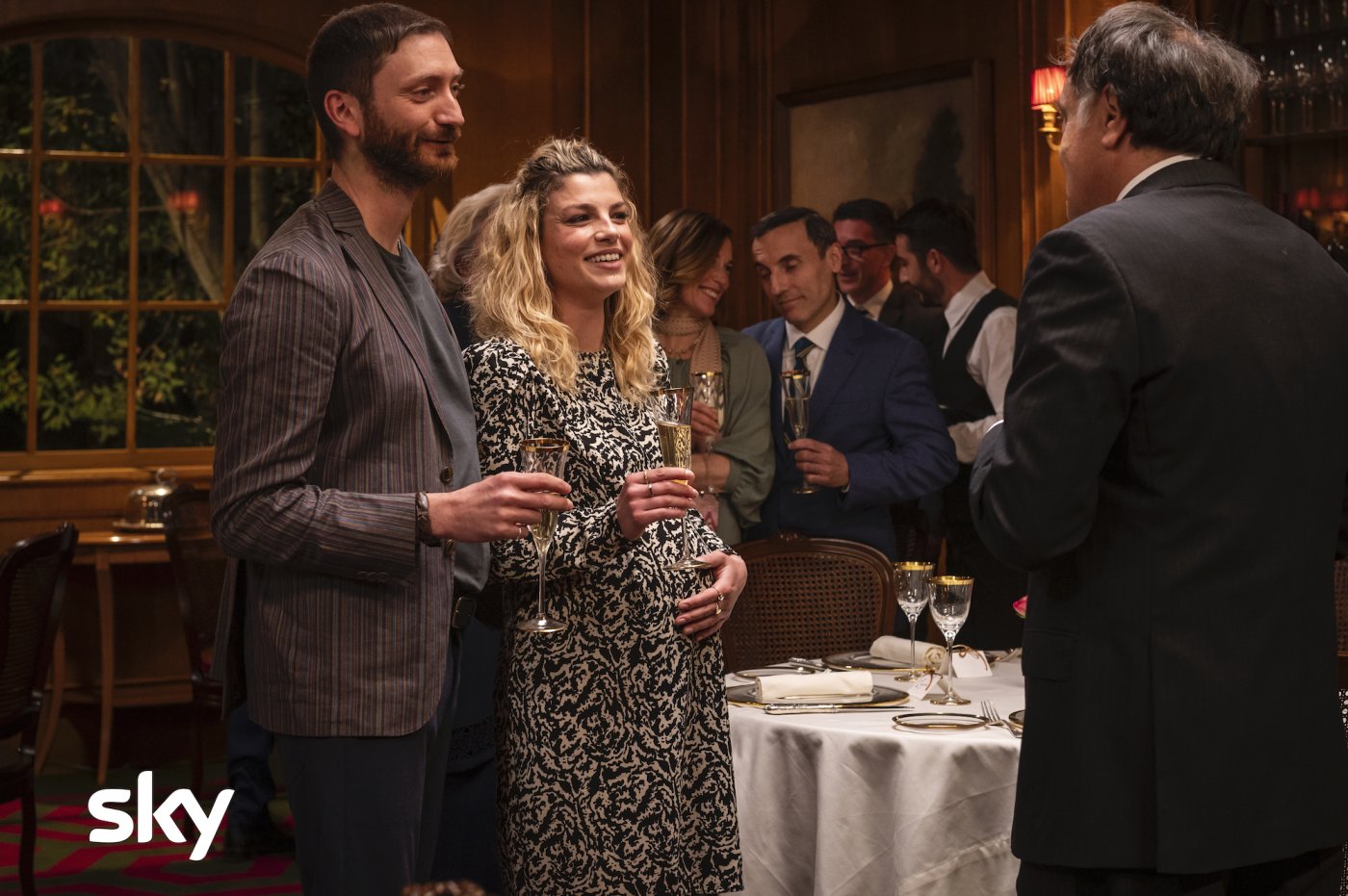 A casa tutti bene La serie, la recensione del primo episodio Movieplayer.it A casa tutti bene La serie, la recensione del primo episodio Movieplayer.it