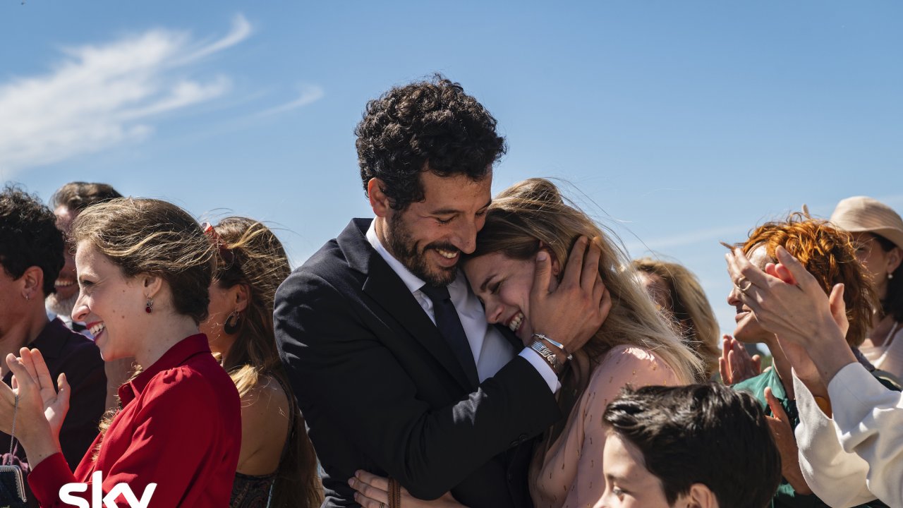 A casa tutti bene: il trailer della seconda stagione della serie di Gabriele Muccino, dal 5 maggio su Sky