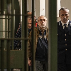 Ariaferma: Silvio Orlando e Salvatore Striano in una scena del film