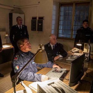 Ariaferma: Toni Servillo in una scena del film