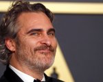 C'mon C'mon: Joaquin Phoenix coi capelli rasati alla prima del New York Film Festival