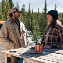 Land: Robin Wright e Demiàn Bichir in una scena del film