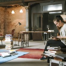 Venezia. Infinita avanguardia: Hania Rani in una scena del film