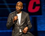 The Closer, Dave Chappelle: 'In questo paese puoi ammazzare un nero, ma non ferire i sentimenti di un gay'
