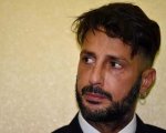 Fabrizio Corona evade gli arresti domiciliari, fermato a Genova e denunciato