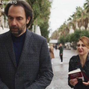 Purchè finisca bene - Digitare il codice segreto: Neri Marcoré in una scena del film