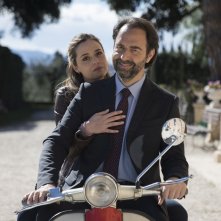 Purchè finisca bene - Digitare il codice segreto: Neri Marcoré e Valeria Bilello in una scena del film