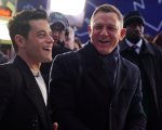 No Time To Die, Daniel Craig e Rami Malek sorprendono il pubblico in un cinema di Burbank