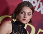 Retreat: Emma Corrin protagonista della nuova serie tv