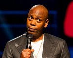 Dave Chappelle: Netflix sospende una dipendente transgender dopo le polemiche sullo speciale del comico