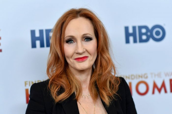 J.K Rowling, nuovo libro dell'autrice di Harry Potter da oggi in libreria