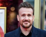 Jason Segel star di Shrinking, la nuova serie dei creatori di Ted Lasso