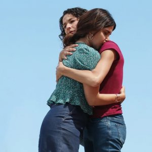 Purchè finisca bene - Tutta colpa della Fata Morgana: Nicole Grimaudo e Claudia Potenza in una scena del film