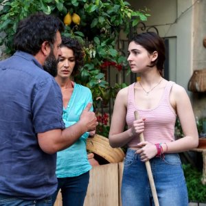 Purchè finisca bene - Tutta colpa della Fata Morgana: Nicole Grimaudo e Tecla Insolia in una scena del film