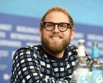 Sharon Stone fa i complimenti a Jonah Hill dopo la sua richiesta di 'non commentare il suo corpo': è polemica