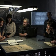 Way Down - Rapina alla Banca di Spagna: Freddie Highmore, Astrid Bergès-Frisbey e Sam Riley  in una scena