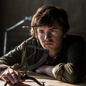 Way Down - Rapina alla Banca di Spagna: Freddie Highmore in una scena del film