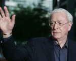 Michael Caine non si ritira dal cinema: la smentita ufficiale