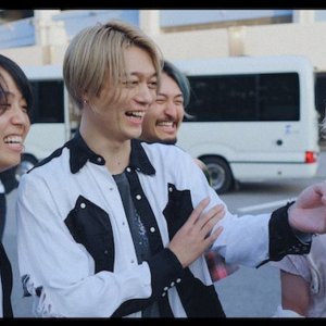 Flip a Coin - ONE OK ROCK Documentary: una scena del documentario