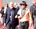Johnny Depp a Roma 2021: le foto sul red carpet e a Fiumicino