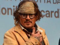 Johnny Depp a Roma 2021: due ore di ritardo per colpa delle fan, ma la masterclass è uno show