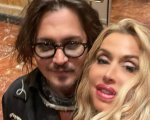 Johnny Depp e Valeria Marini: selfie 'stellare' per la strana coppia a Roma 2021