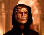 Eyes Wide Shut, a Los Angeles una live read del film di Kubrick (in maschera e mantello)