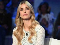 Elena Santarelli denuncia 'hater ha augurato che a mio figlio torni il cancro'