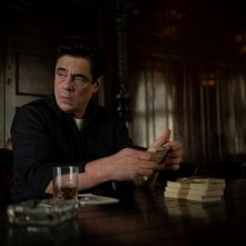 No Sudden Move: Benicio De Toro durante una scena
