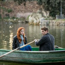 Time Is Up: Bella Thorne con Benjamin Mascolo in una scena del film