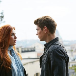 Time Is Up: Bella Thorne e Benjamin Mascolo durante una scena del film