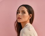 Adria Arjona star e produttrice di Los Frikis, film ispirato a una storia vera