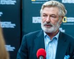 Alec Baldwin: perché una pistola di scena può sparare e uccidere una persona