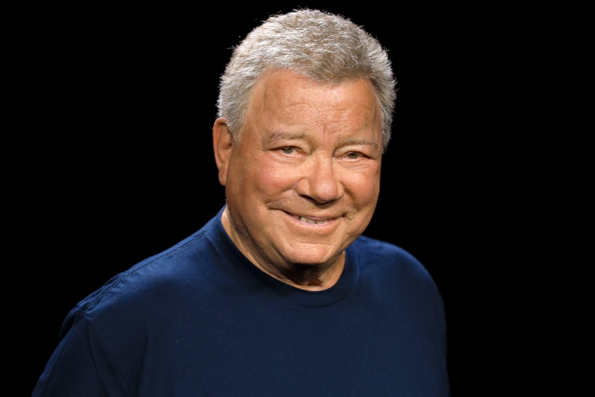 william shatner la famiglia dell attore ha provato a dissuaderlo dal partecipare al volo spaziale movieplayer it