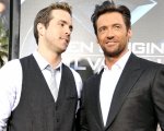 Hugh Jackman: gli auguri a Ryan Reynolds per il compleanno sono tutti da ridere (VIDEO)