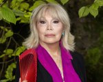 Giucas Casella: 'Ho incontrato Amanda Lear quando era ancora un uomo'. La cantante replica: 'Mai conosciuto'